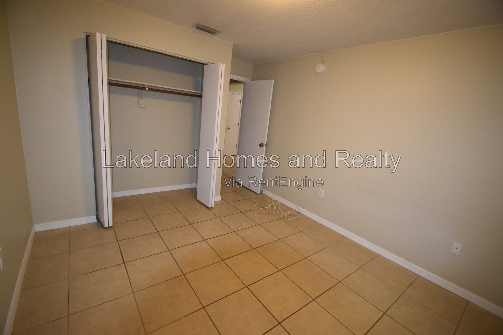 Charming 2-Bed Oasis in Auburndale: Cozy Comfort with 1.5 Baths! property image