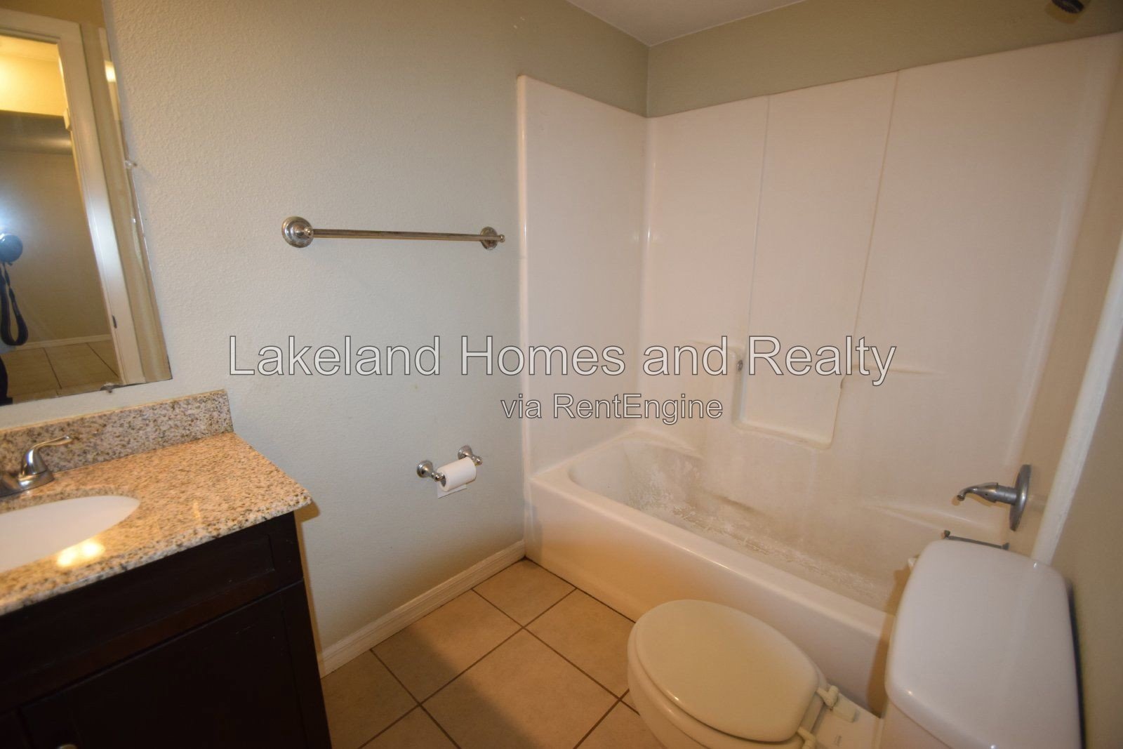 Charming 2-Bed Oasis in Auburndale: Cozy Comfort with 1.5 Baths! property image