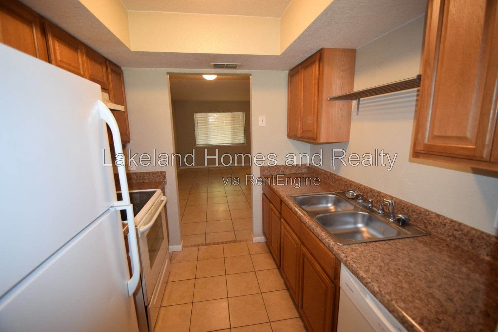 Charming 2-Bed Haven with Modern Comfort in Auburndale! property image