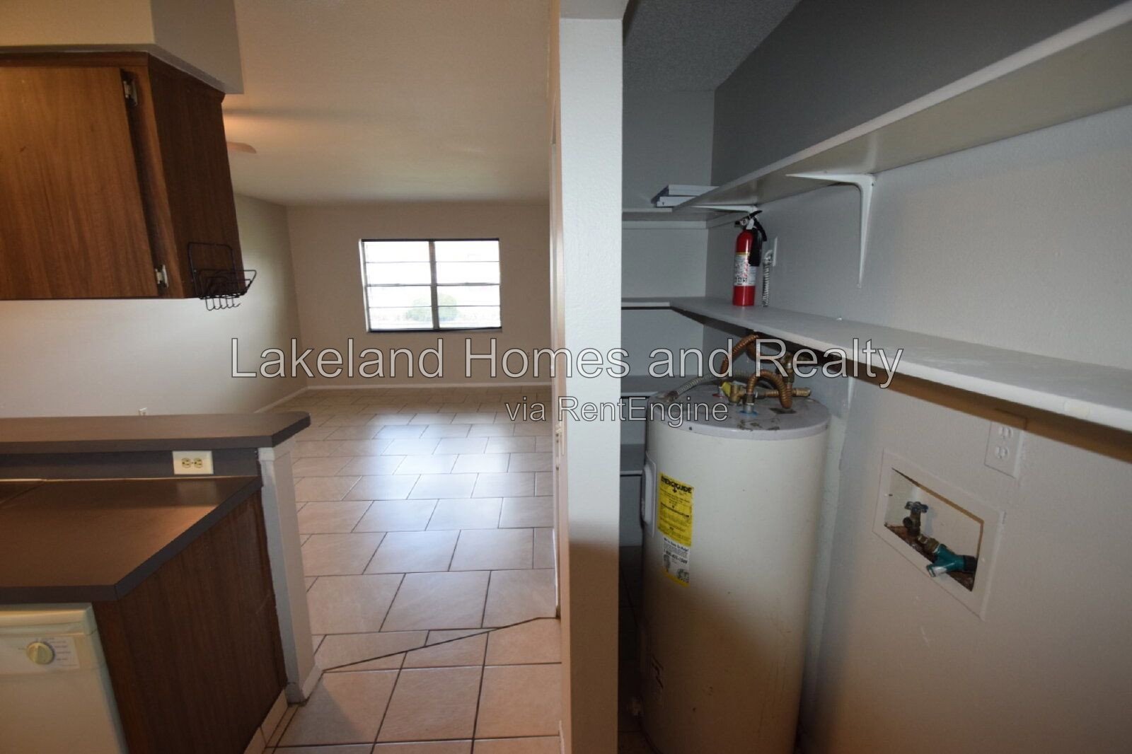Charming 2-Bed Haven in Lakeland – Cozy, Convenient, and Ready for You property image