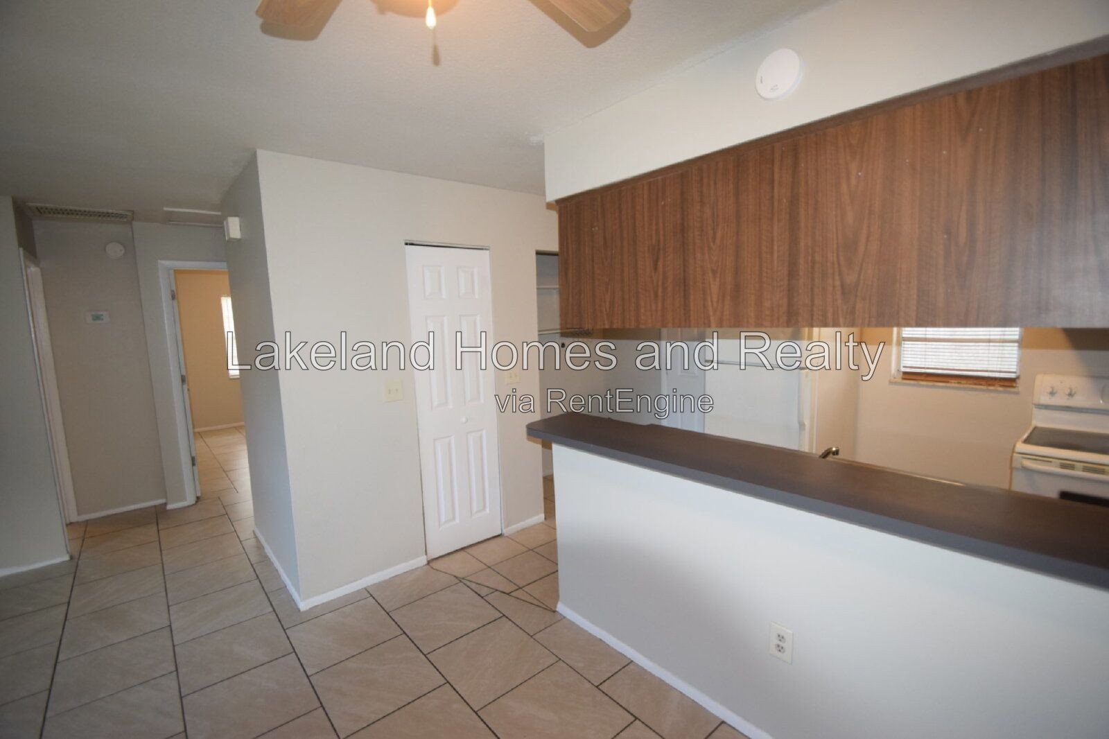 Charming 2-Bed Haven in Lakeland – Cozy, Convenient, and Ready for You property image