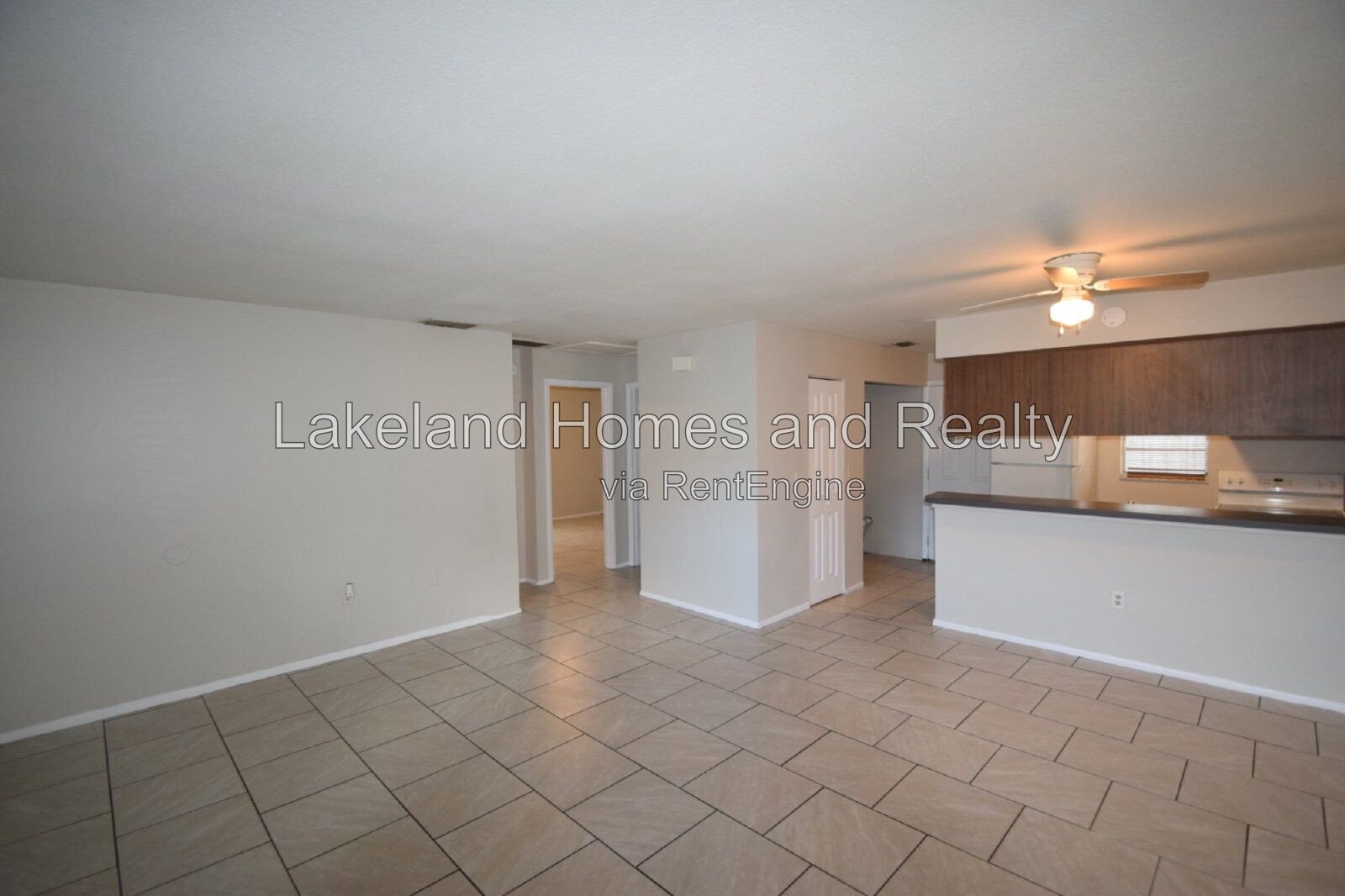 Charming 2-Bed Haven in Lakeland – Cozy, Convenient, and Ready for You property image