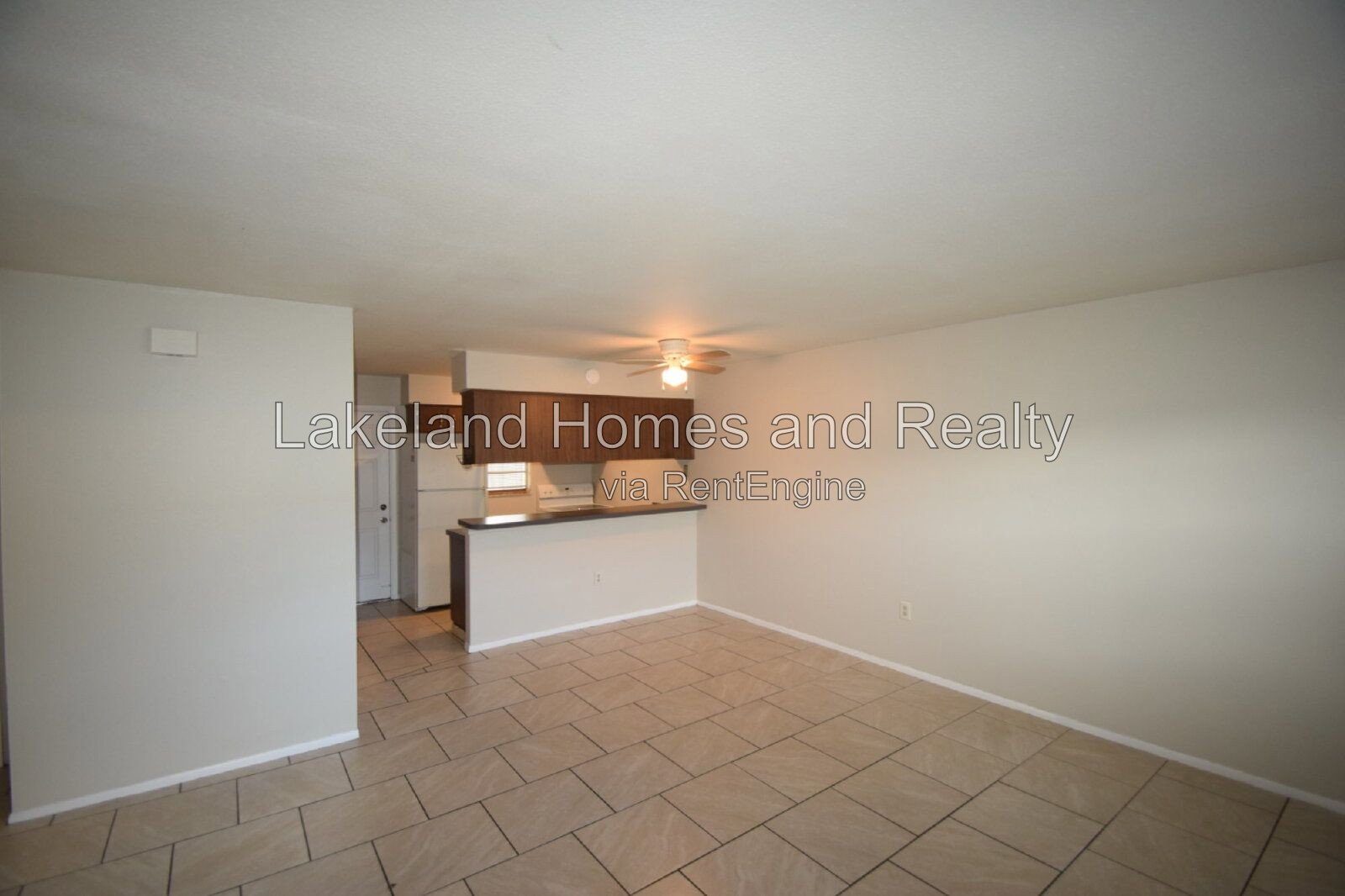 Charming 2-Bed Haven in Lakeland – Cozy, Convenient, and Ready for You property image