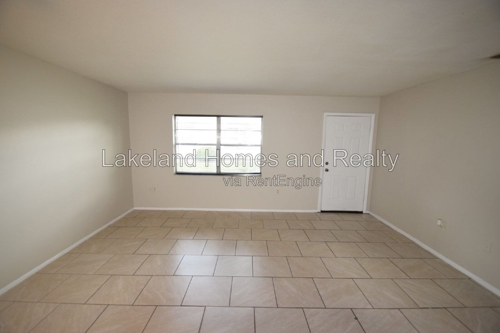 Charming 2-Bed Haven in Lakeland – Cozy, Convenient, and Ready for You property image