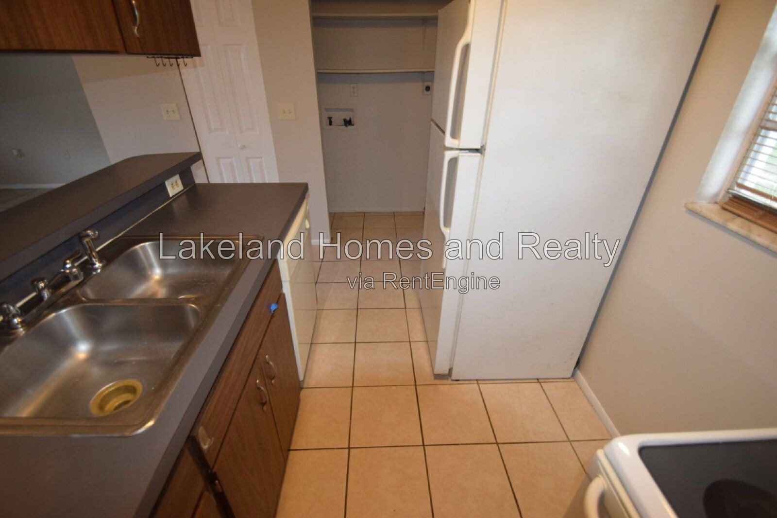 Charming 2-Bed Haven in Lakeland – Cozy, Convenient, and Ready for You property image