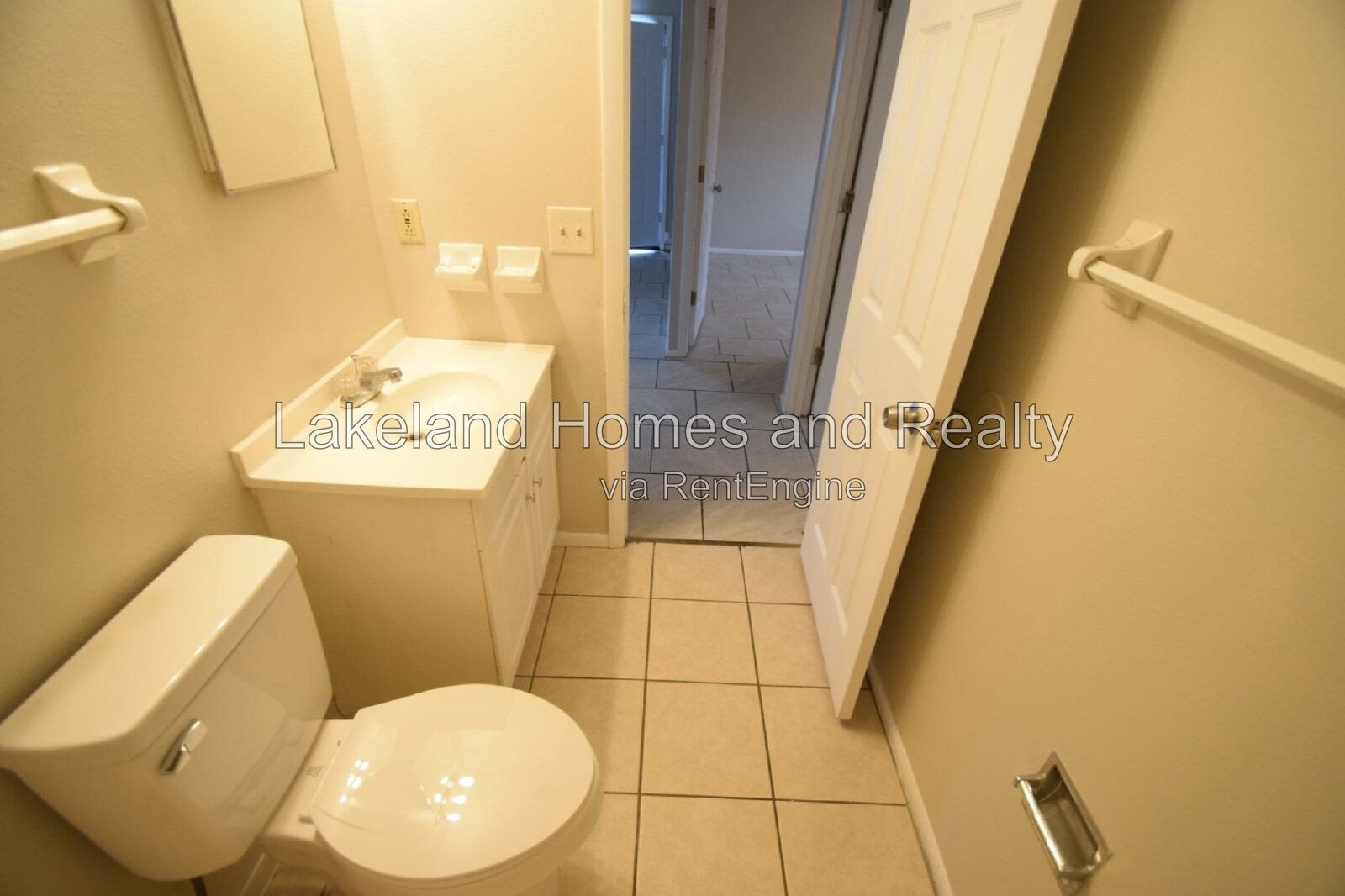 Charming 2-Bed Haven in Lakeland – Cozy, Convenient, and Ready for You property image