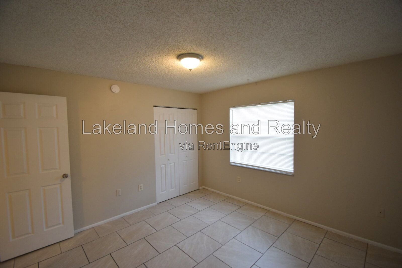 Charming 2-Bed Haven in Lakeland – Cozy, Convenient, and Ready for You property image