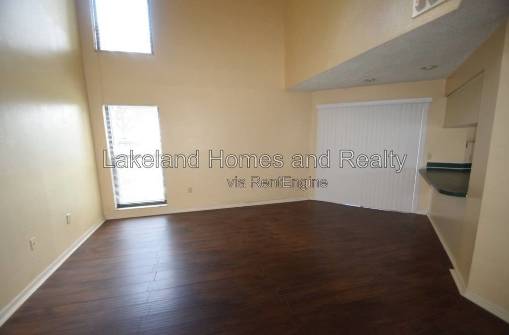 Spacious 2-Bed Home with 1.5 Baths in Lakeland – 1,977 Sq. Ft. of Comfort property image