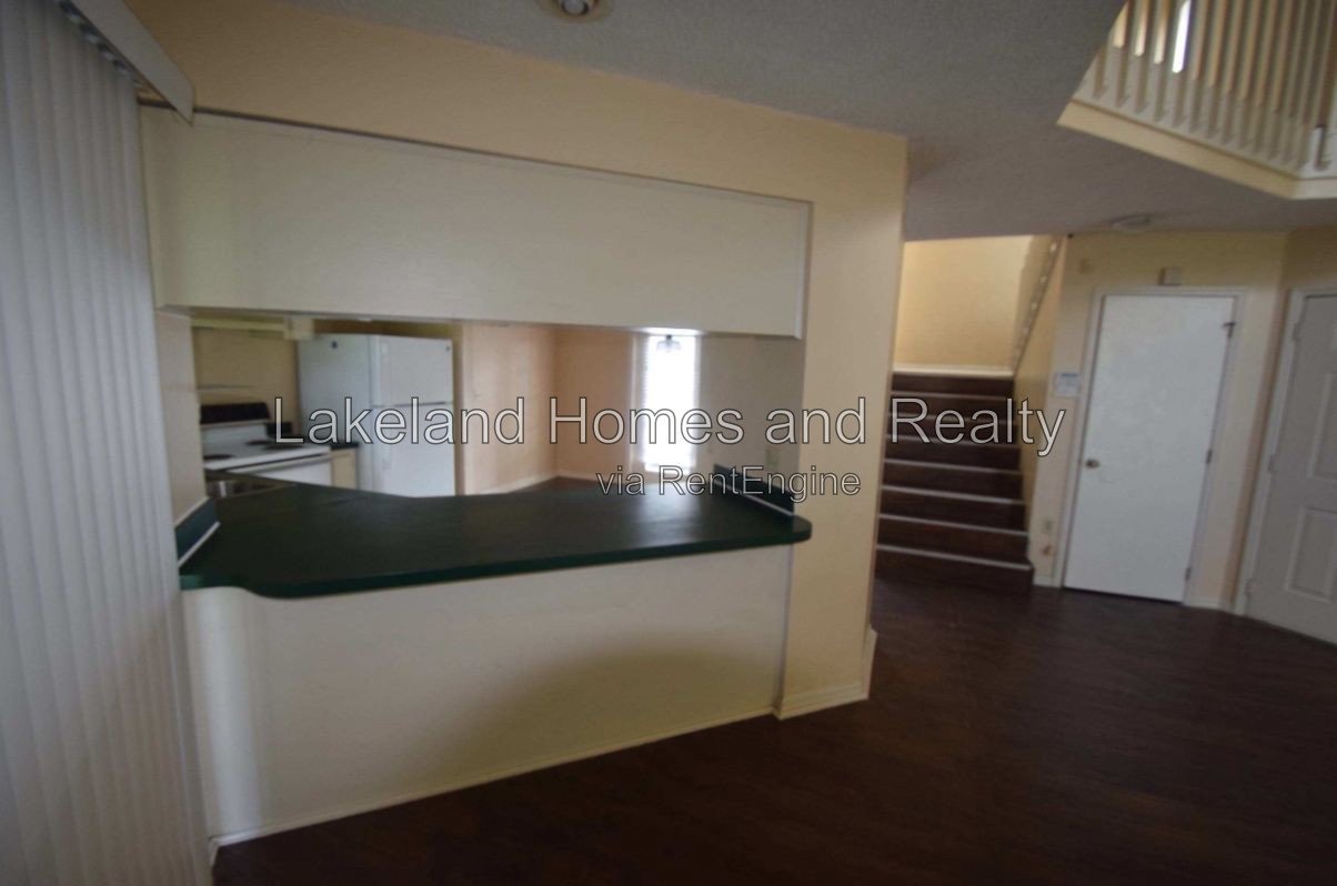 Spacious 2-Bed Home with 1.5 Baths in Lakeland – 1,977 Sq. Ft. of Comfort property image