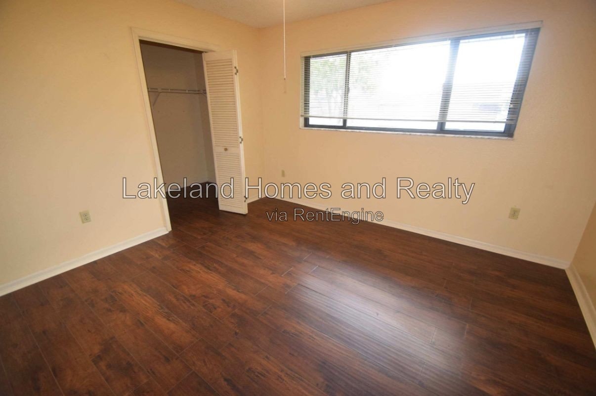 Spacious 2-Bed Home with 1.5 Baths in Lakeland – 1,977 Sq. Ft. of Comfort property image