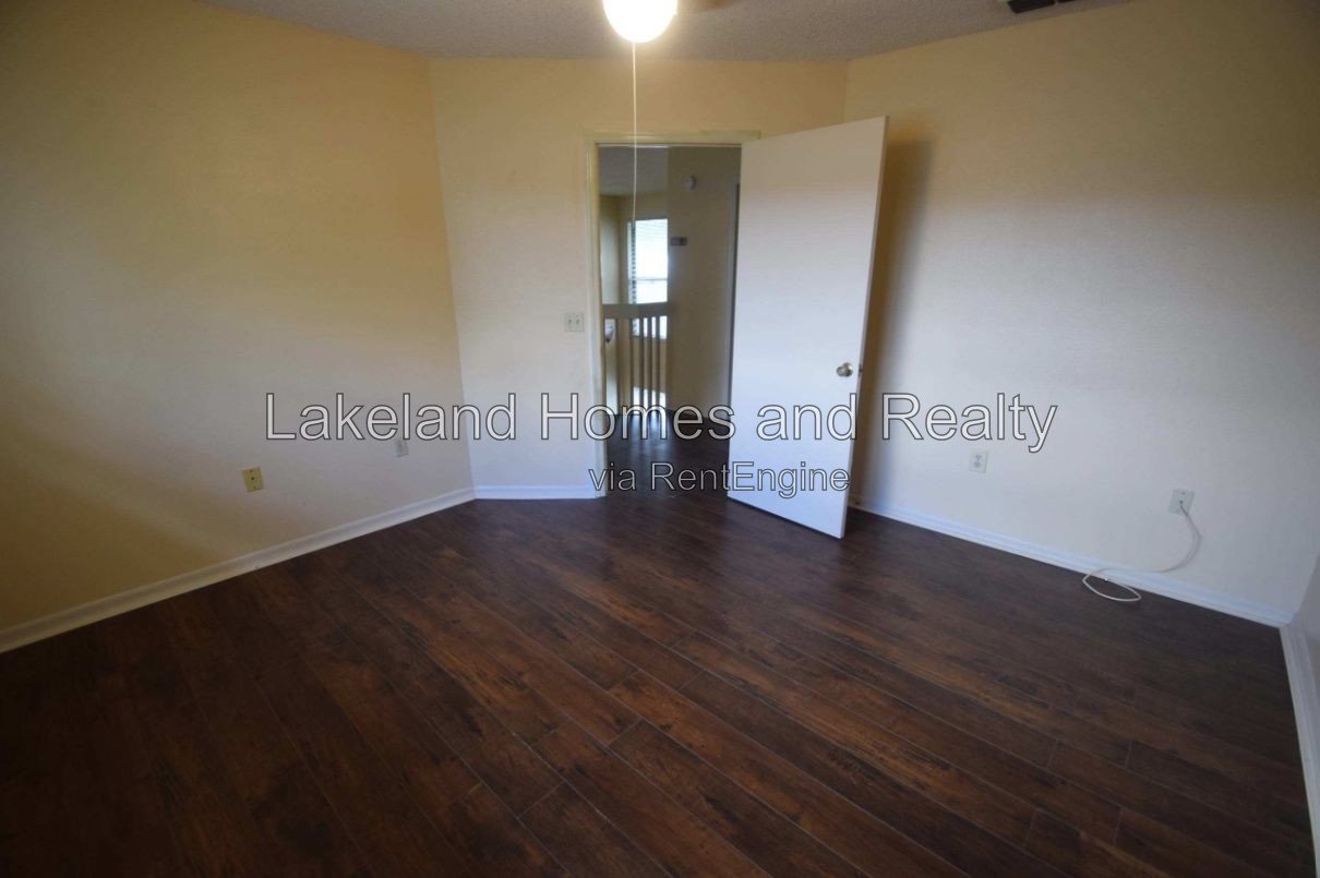 Spacious 2-Bed Home with 1.5 Baths in Lakeland – 1,977 Sq. Ft. of Comfort property image