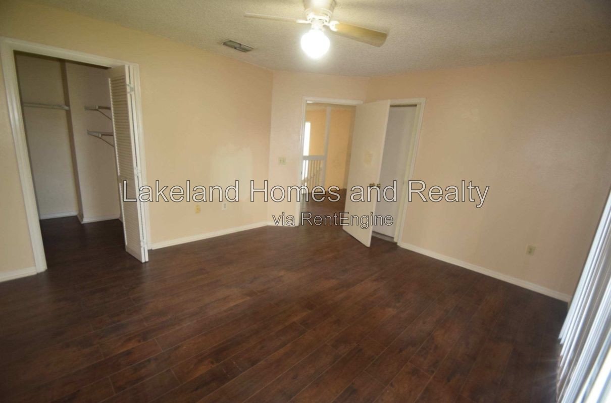 Spacious 2-Bed Home with 1.5 Baths in Lakeland – 1,977 Sq. Ft. of Comfort property image