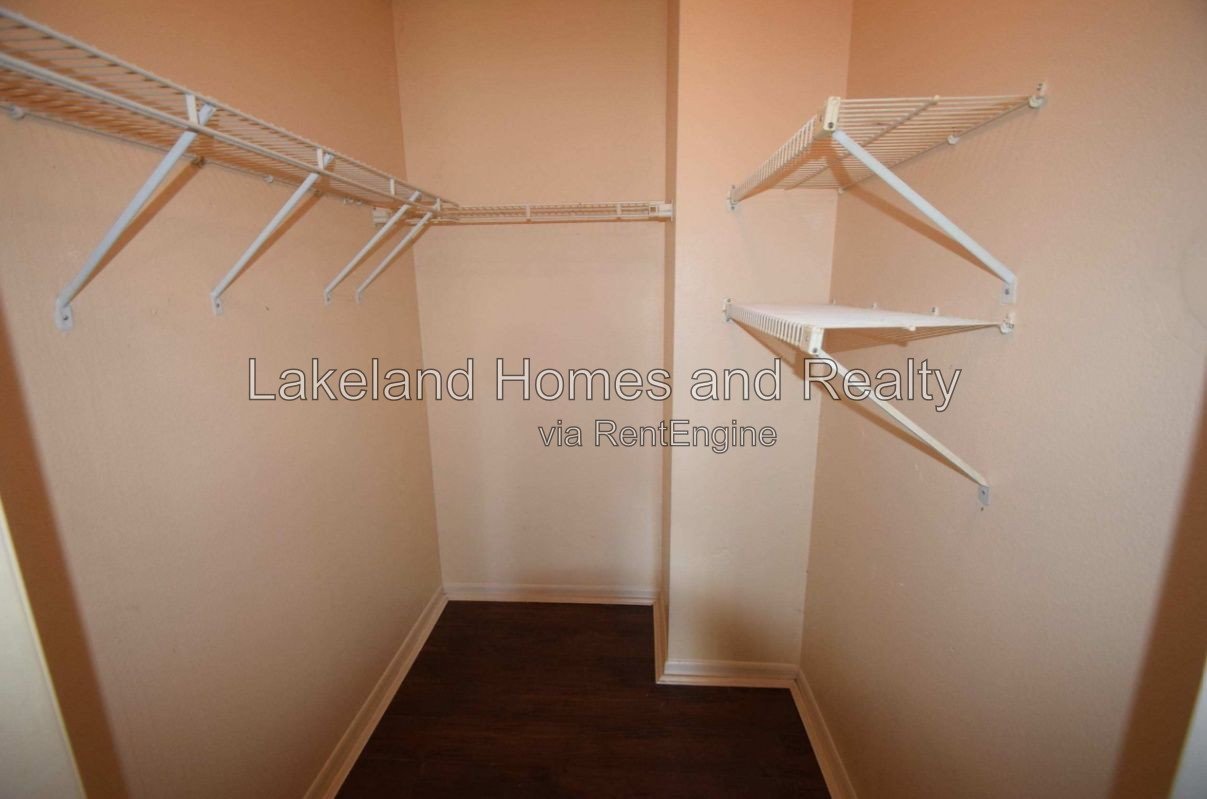 Spacious 2-Bed Home with 1.5 Baths in Lakeland – 1,977 Sq. Ft. of Comfort property image