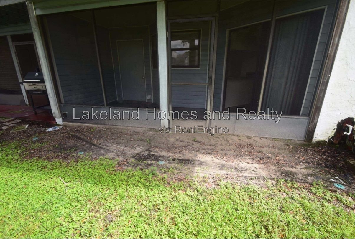 Spacious 2-Bed Home with 1.5 Baths in Lakeland – 1,977 Sq. Ft. of Comfort property image