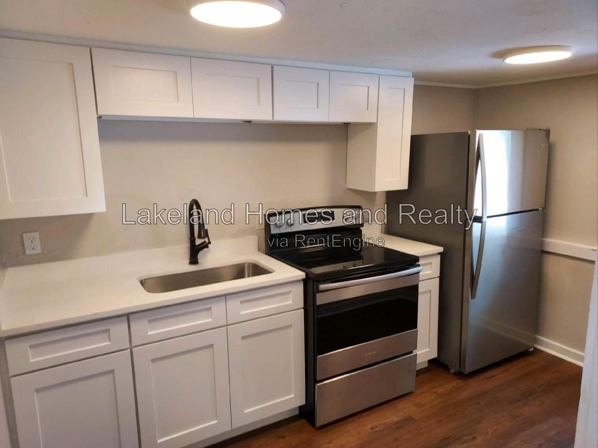Cozy 1-Bed Home Awaits at 906 1/2 Vistabula St! property image