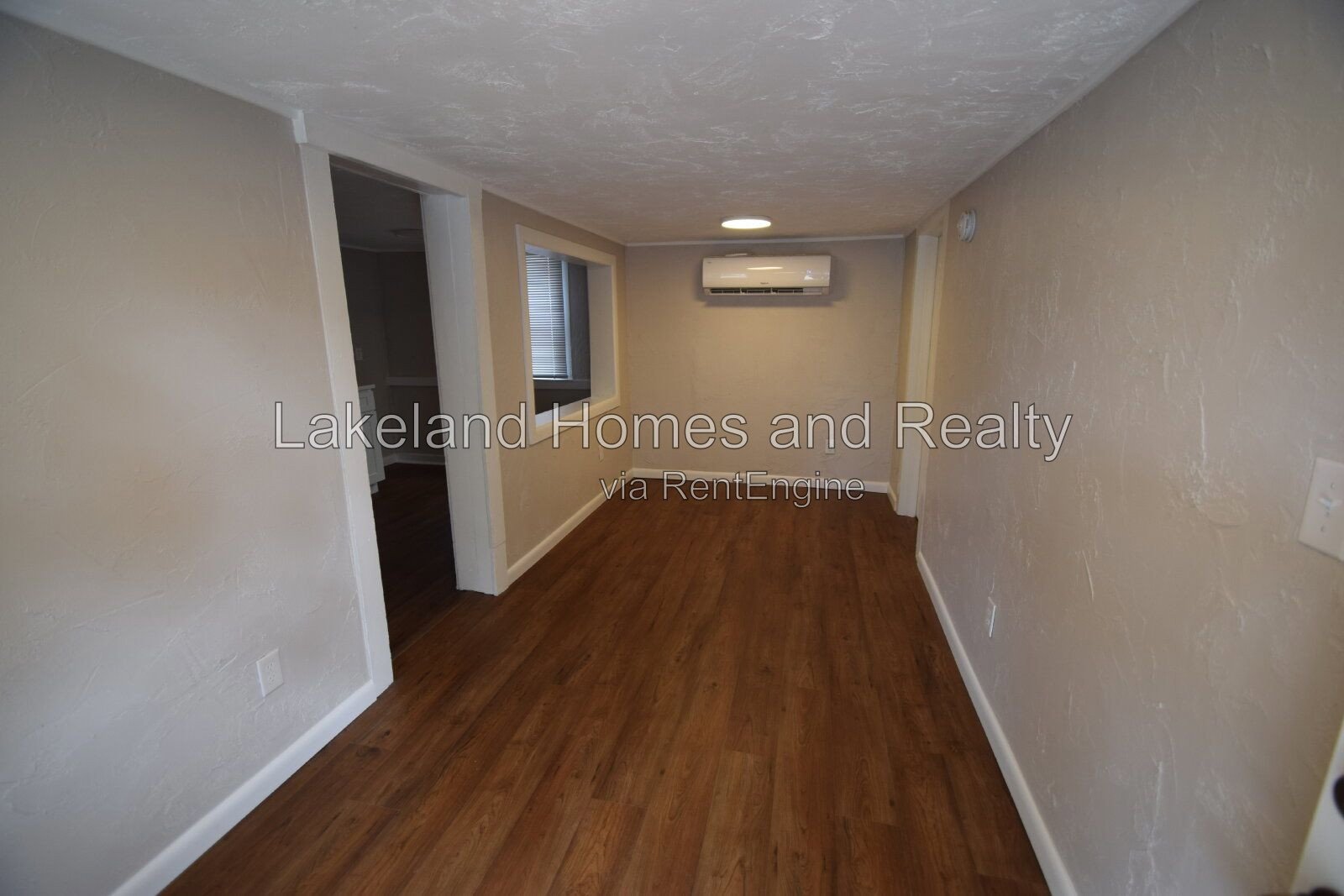 Cozy 1-Bed Home Awaits at 906 1/2 Vistabula St! property image