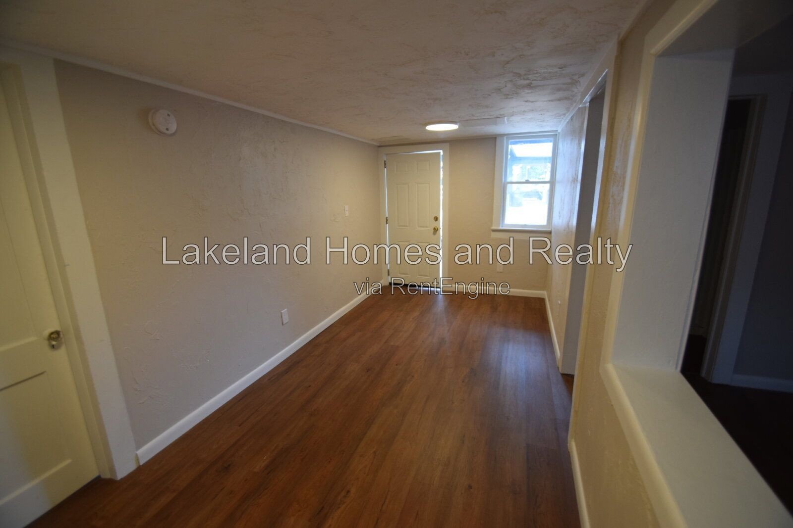 Cozy 1-Bed Home Awaits at 906 1/2 Vistabula St! property image