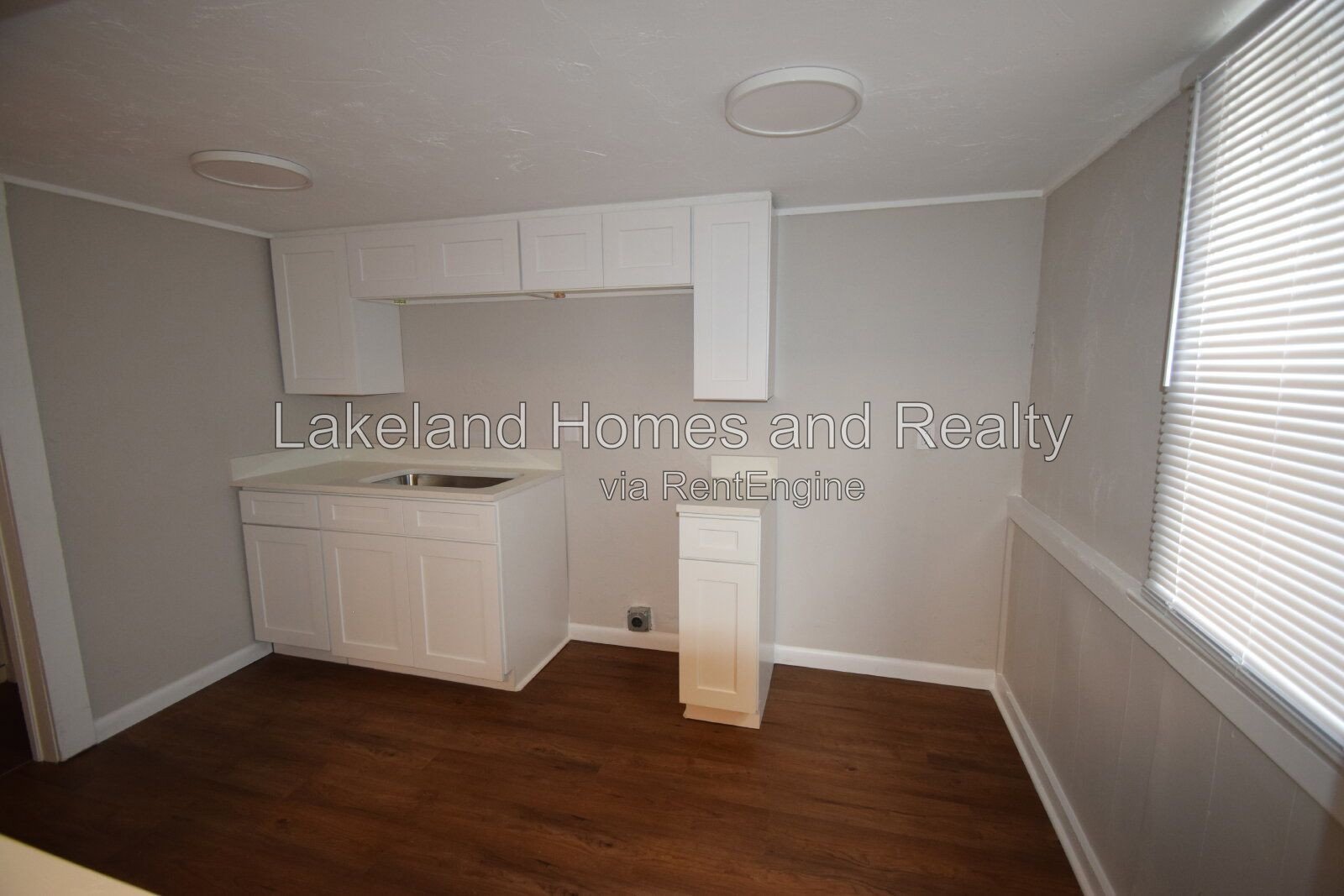 Cozy 1-Bed Home Awaits at 906 1/2 Vistabula St! property image