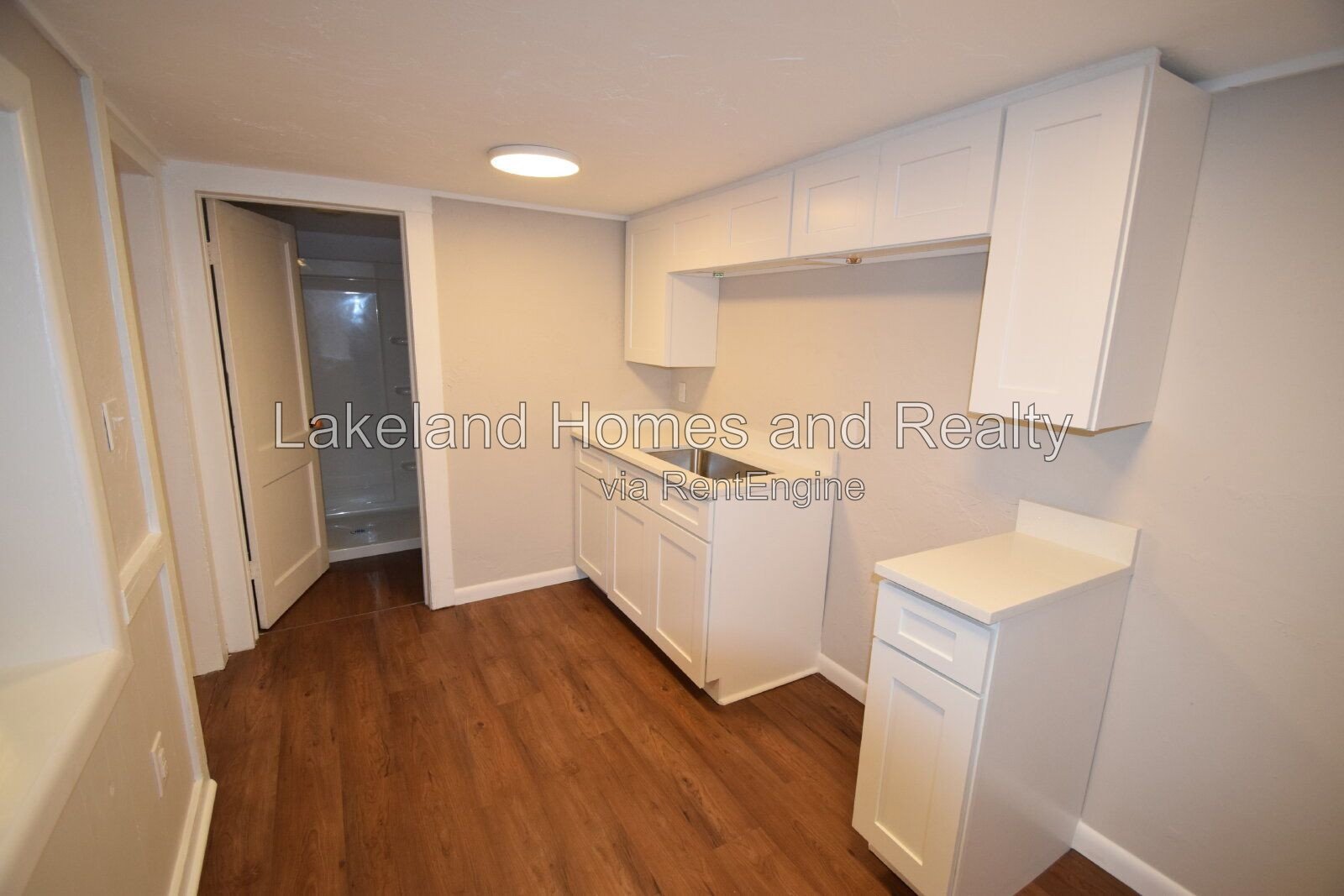 Cozy 1-Bed Home Awaits at 906 1/2 Vistabula St! property image