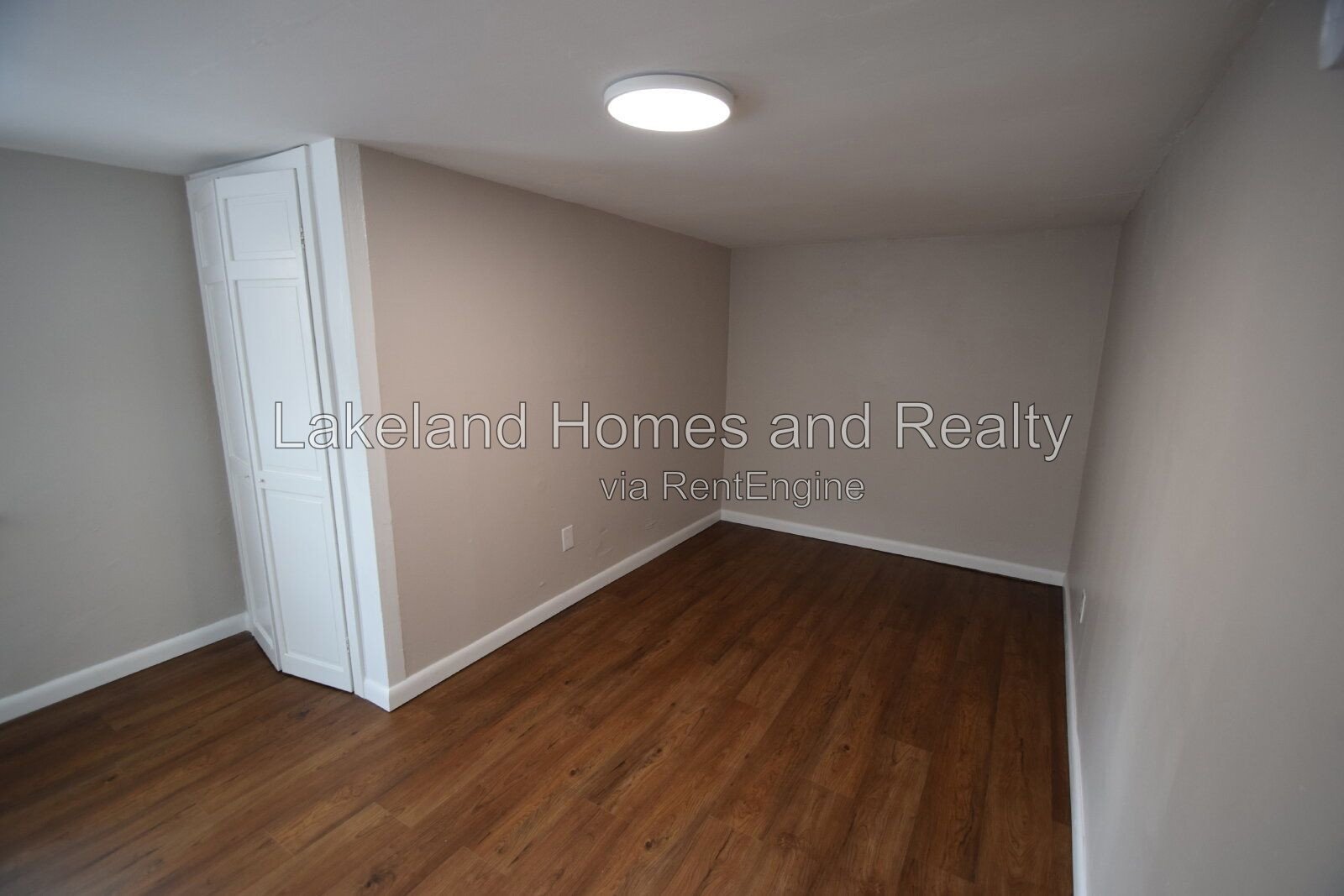 Cozy 1-Bed Home Awaits at 906 1/2 Vistabula St! property image