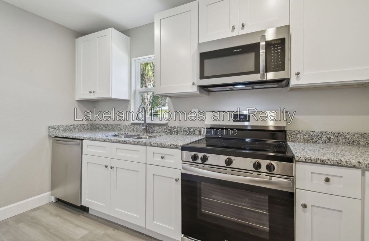 Like-New 3 Bed, 2 Bath Home in Lakeland – Built in 2024, Lawn Care Included! property image
