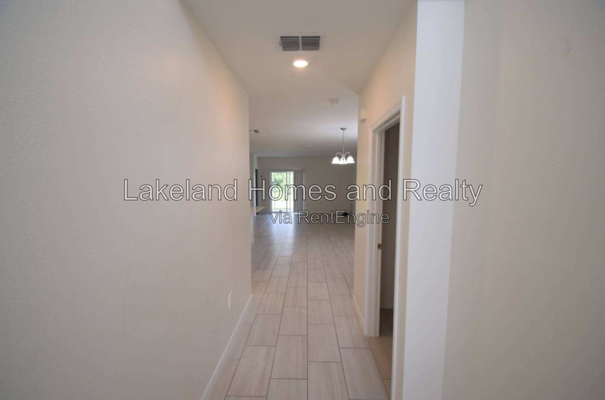 Spacious 5-Bedroom Retreat with 2.5 Baths in Charming Plant City! property image