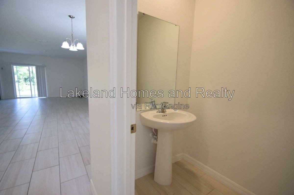 Spacious 5-Bedroom Retreat with 2.5 Baths in Charming Plant City! property image