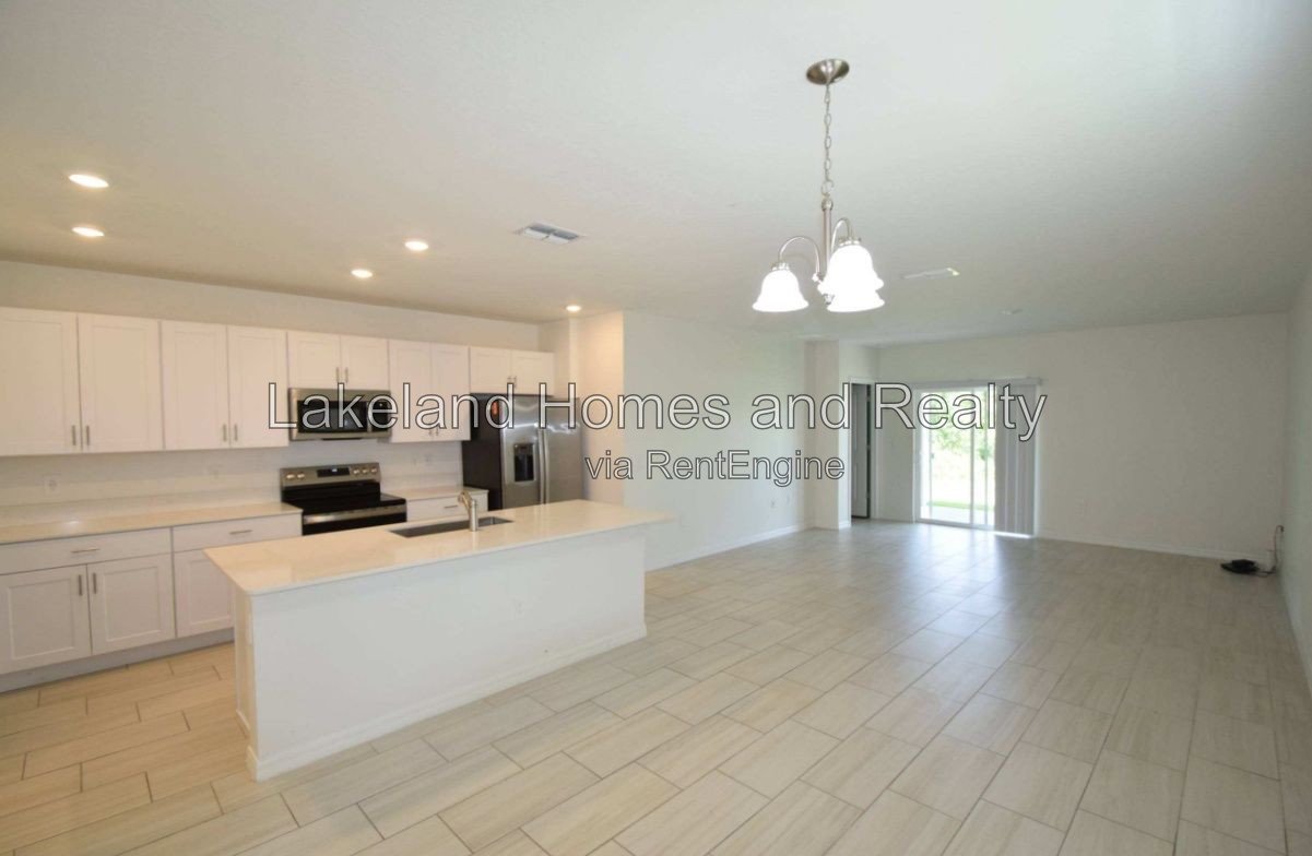 Spacious 5-Bedroom Retreat with 2.5 Baths in Charming Plant City! property image