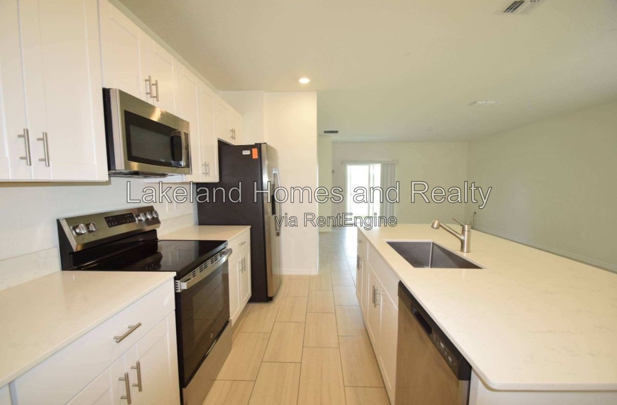 Spacious 5-Bedroom Retreat with 2.5 Baths in Charming Plant City! property image