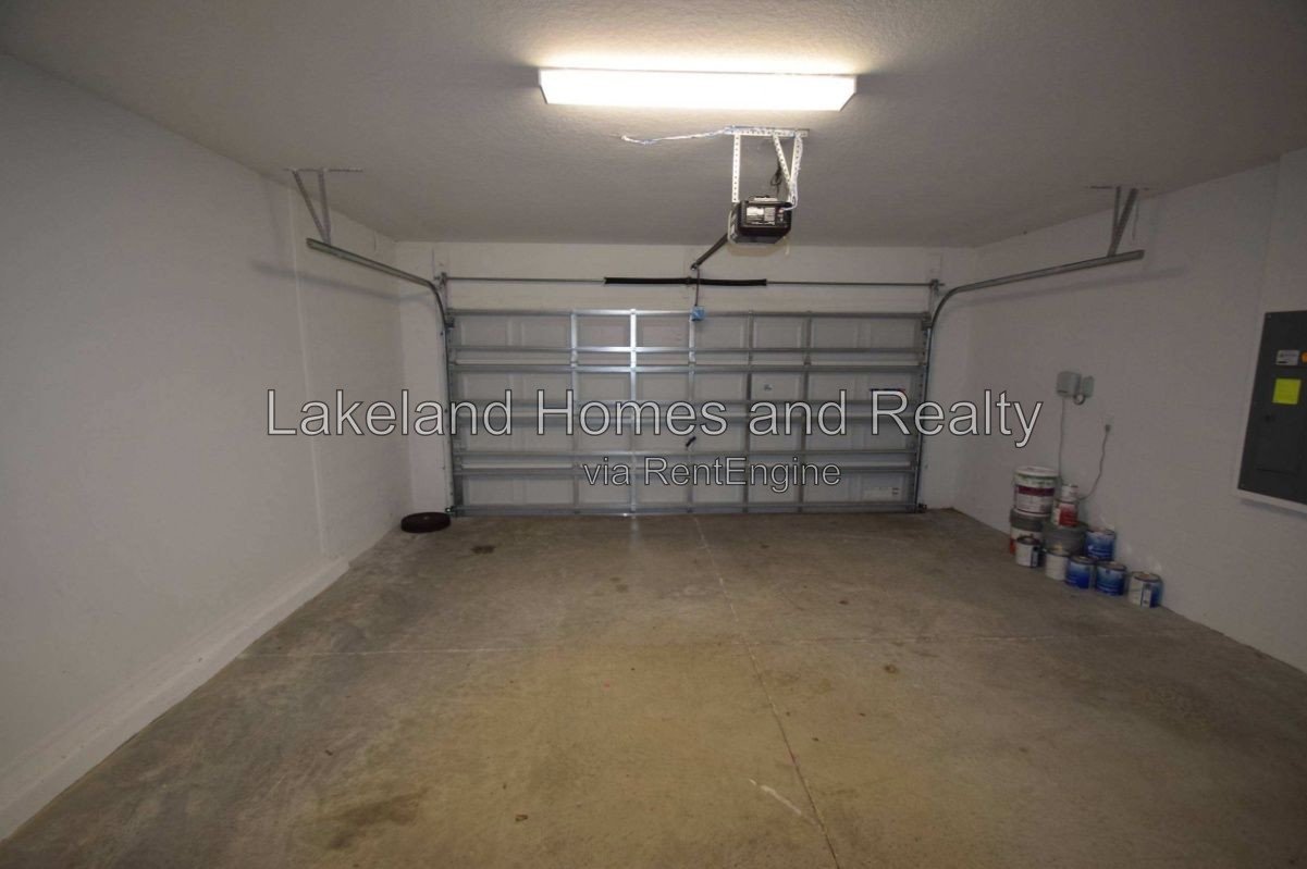 Spacious 5-Bedroom Retreat with 2.5 Baths in Charming Plant City! property image