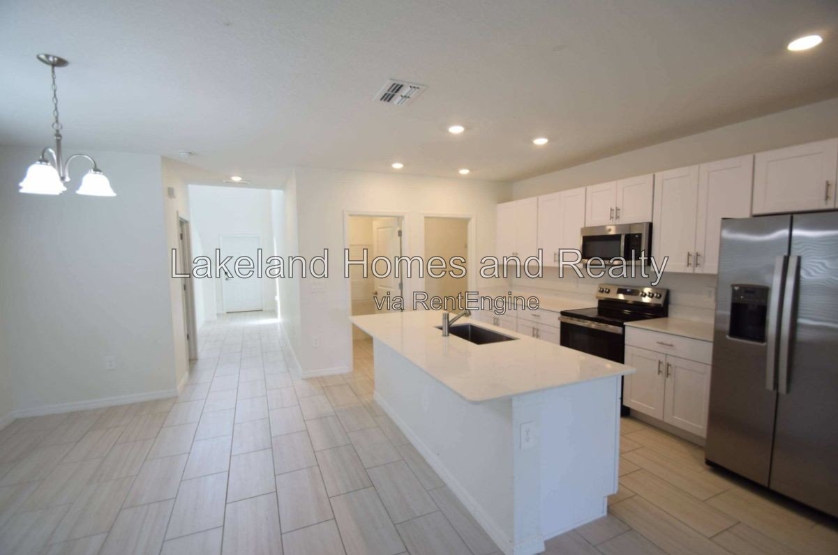 Spacious 5-Bedroom Retreat with 2.5 Baths in Charming Plant City! property image