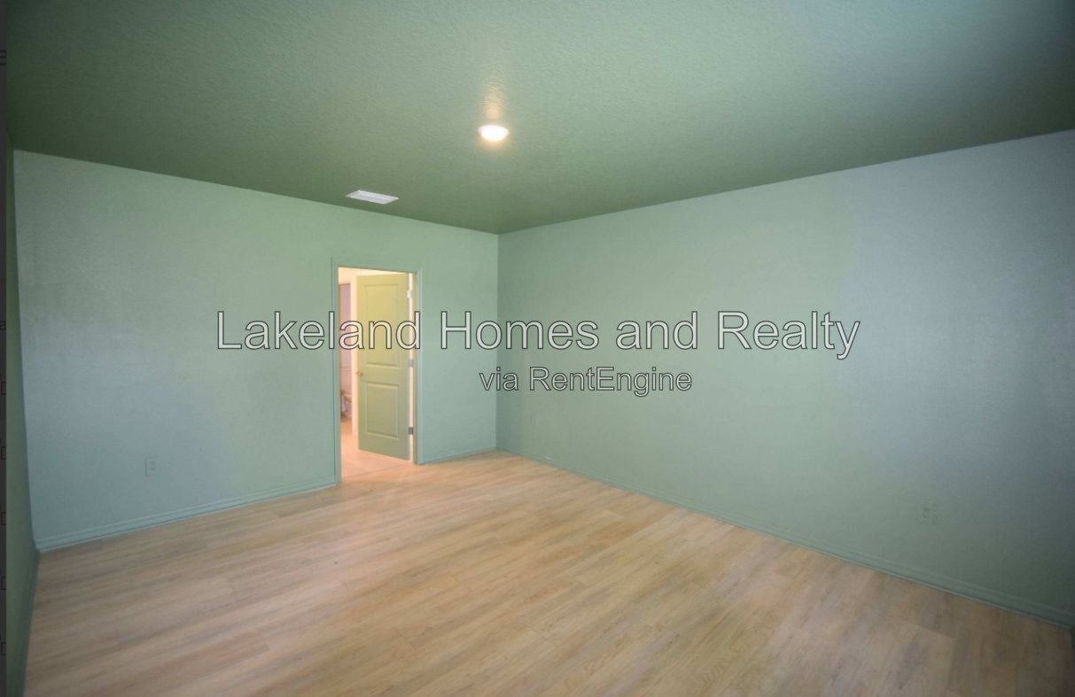 Spacious 5-Bedroom Retreat with 2.5 Baths in Charming Plant City! property image