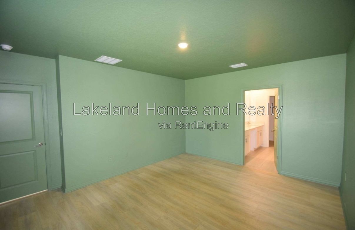 Spacious 5-Bedroom Retreat with 2.5 Baths in Charming Plant City! property image