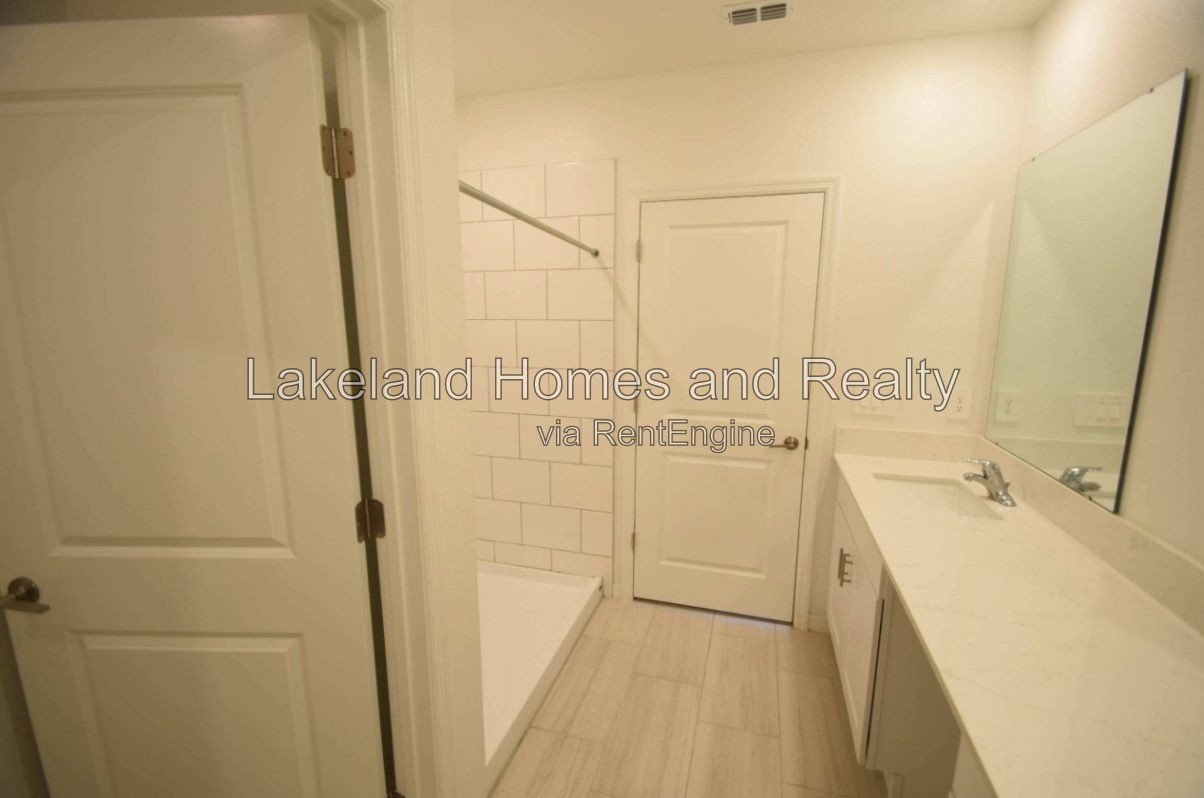 Spacious 5-Bedroom Retreat with 2.5 Baths in Charming Plant City! property image