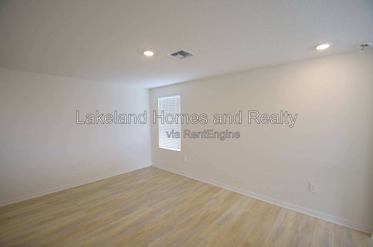 Spacious 5-Bedroom Retreat with 2.5 Baths in Charming Plant City! property image
