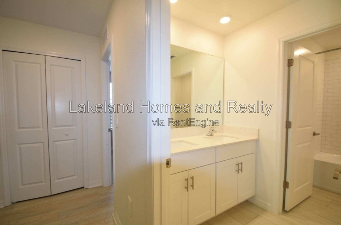Spacious 5-Bedroom Retreat with 2.5 Baths in Charming Plant City! property image