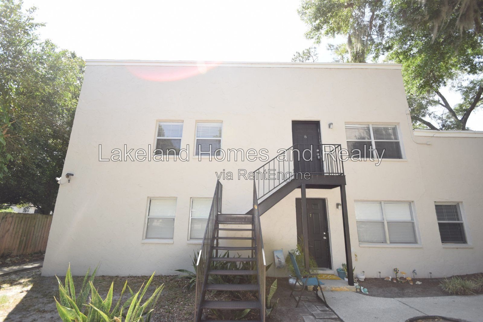 Modern 2 Bedroom Rental in Lakeland, FL - Prime Location and Comfortable Living property image