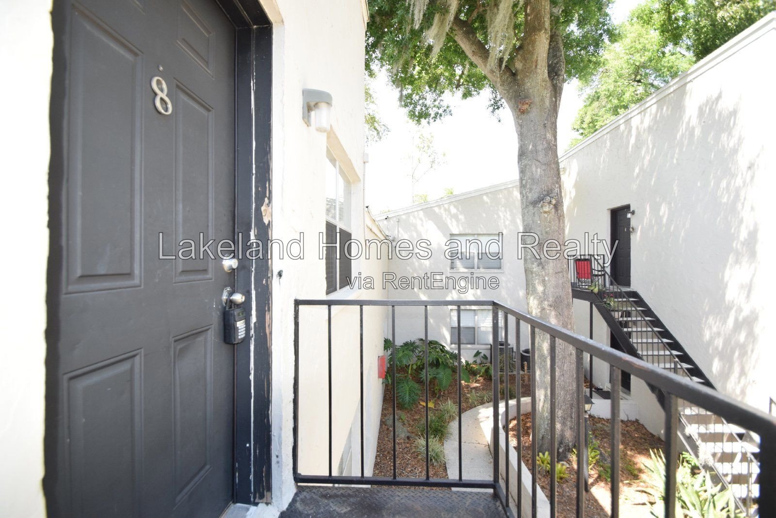 Modern 2 Bedroom Rental in Lakeland, FL - Prime Location and Comfortable Living property image