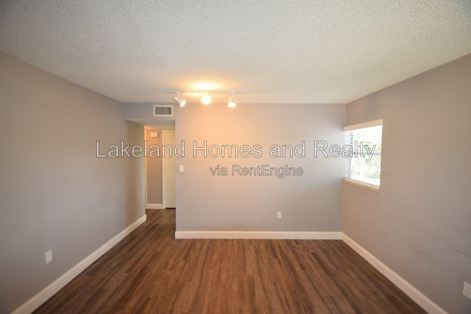 Modern 2 Bedroom Rental in Lakeland, FL - Prime Location and Comfortable Living property image