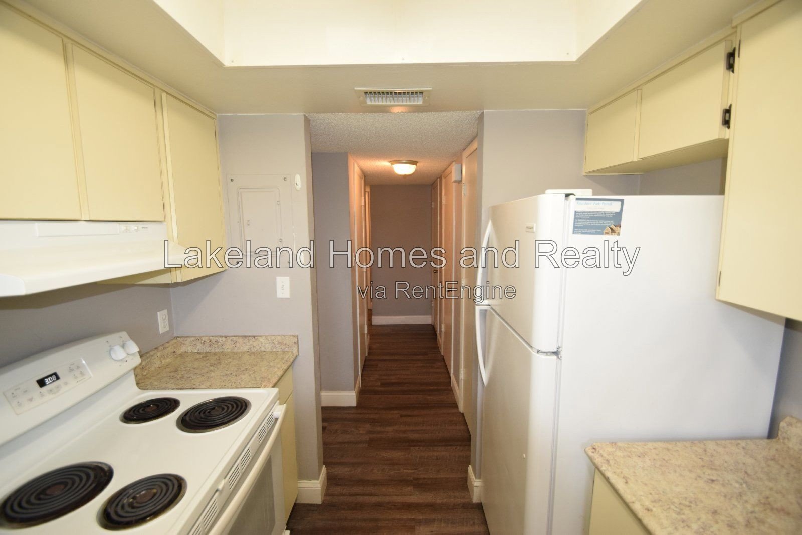 Modern 2 Bedroom Rental in Lakeland, FL - Prime Location and Comfortable Living property image