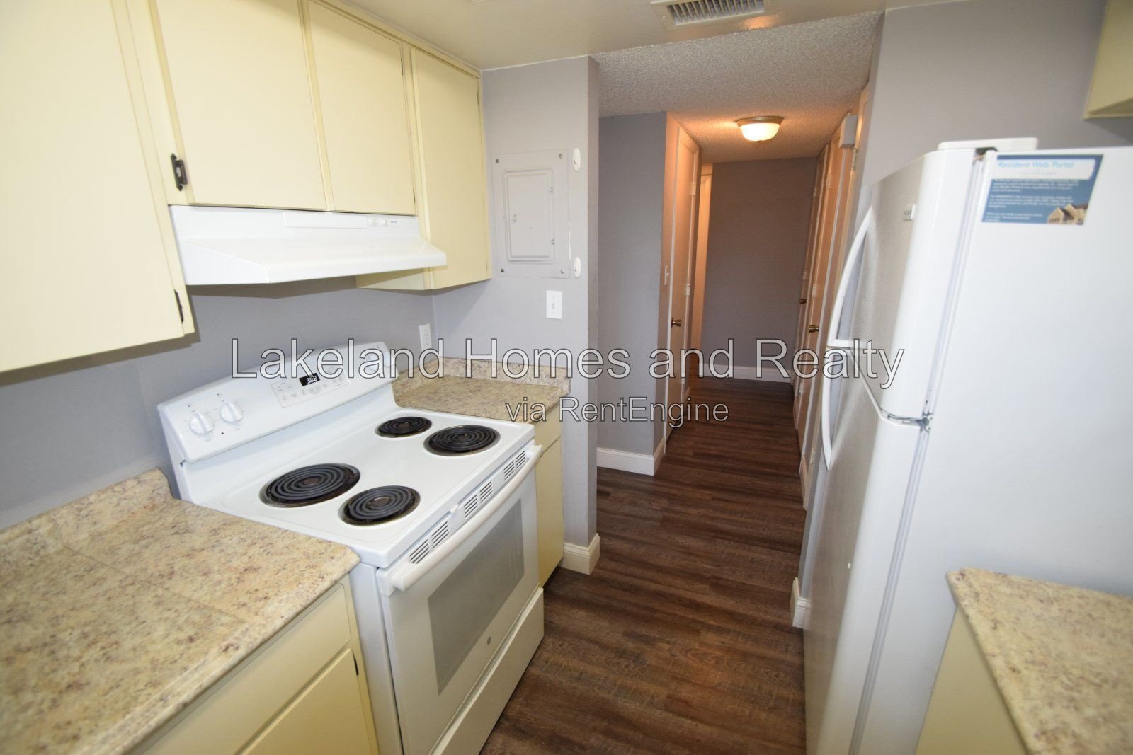 Modern 2 Bedroom Rental in Lakeland, FL - Prime Location and Comfortable Living property image