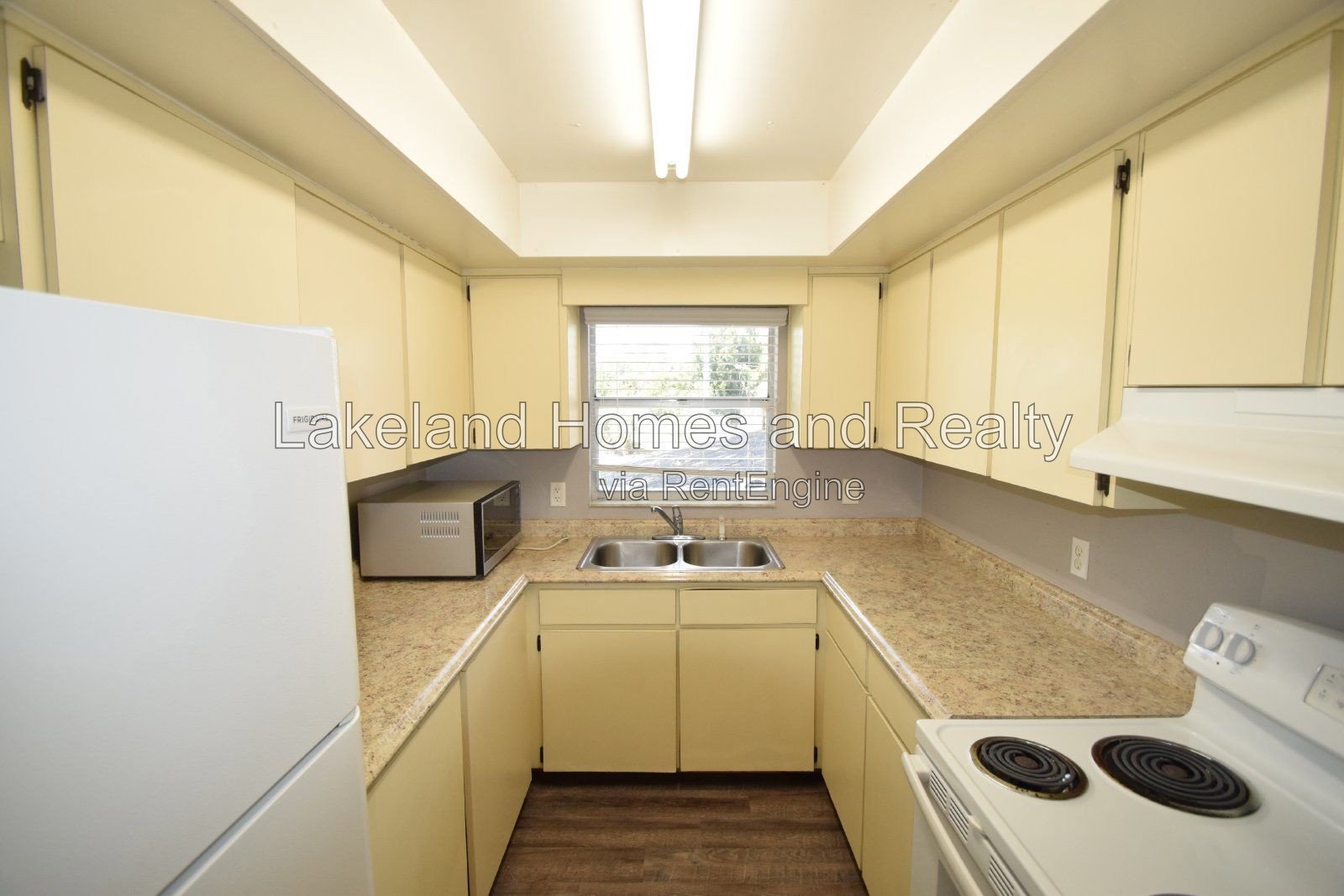 Modern 2 Bedroom Rental in Lakeland, FL - Prime Location and Comfortable Living property image