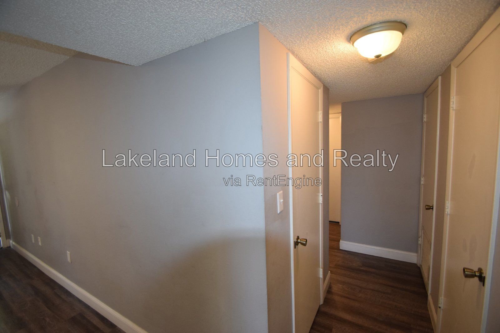 Modern 2 Bedroom Rental in Lakeland, FL - Prime Location and Comfortable Living property image