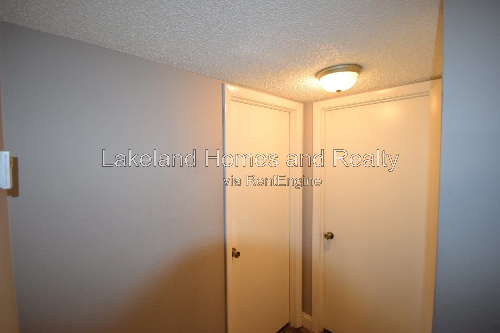 Modern 2 Bedroom Rental in Lakeland, FL - Prime Location and Comfortable Living property image