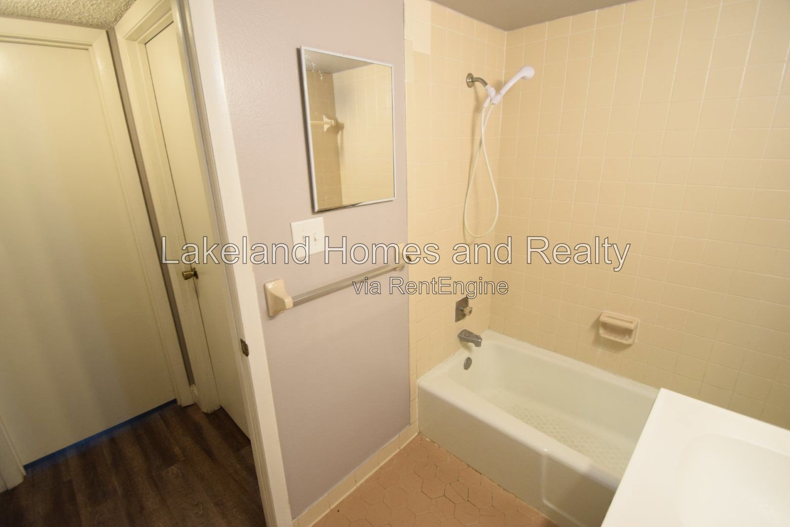 Modern 2 Bedroom Rental in Lakeland, FL - Prime Location and Comfortable Living property image