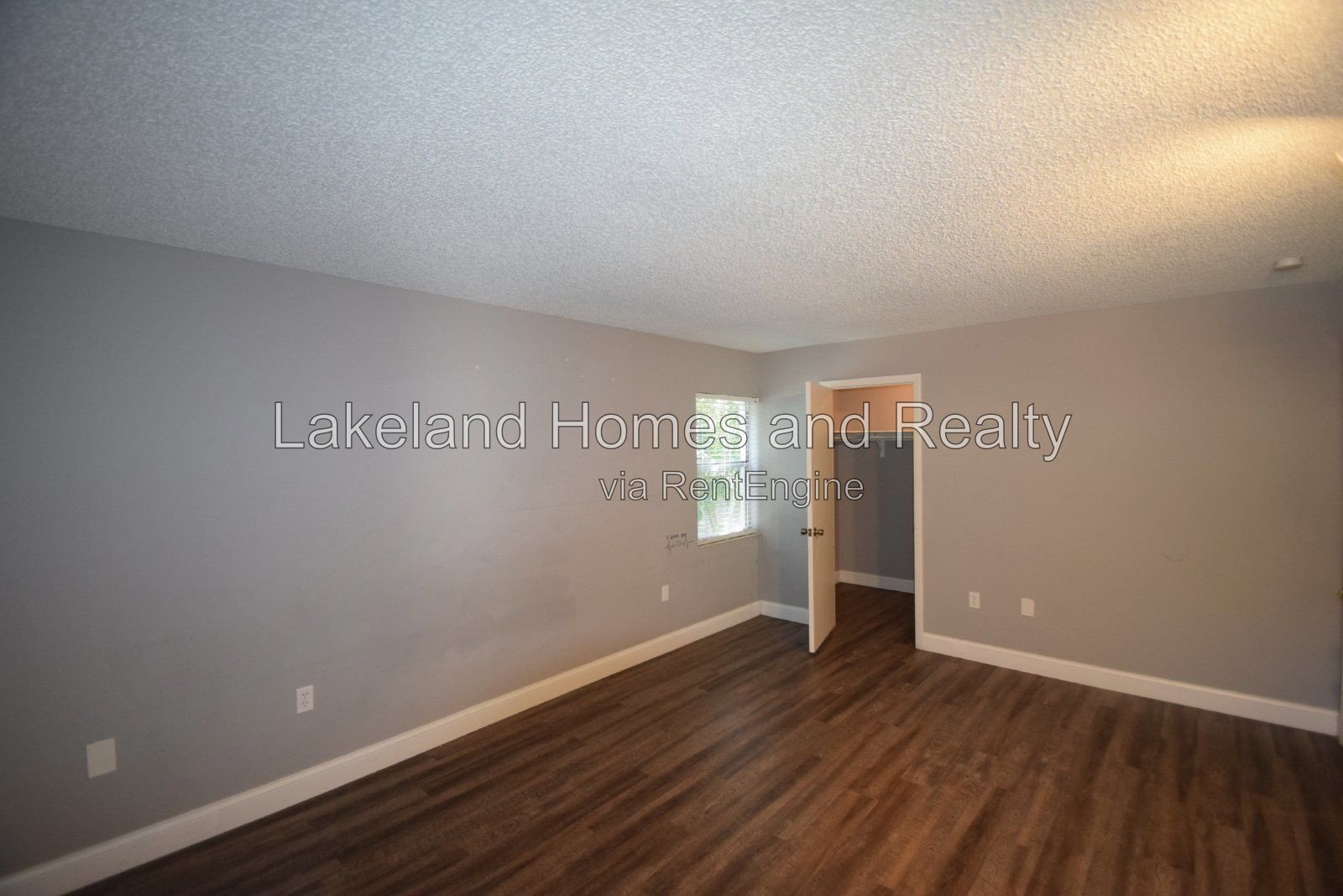 Modern 2 Bedroom Rental in Lakeland, FL - Prime Location and Comfortable Living property image